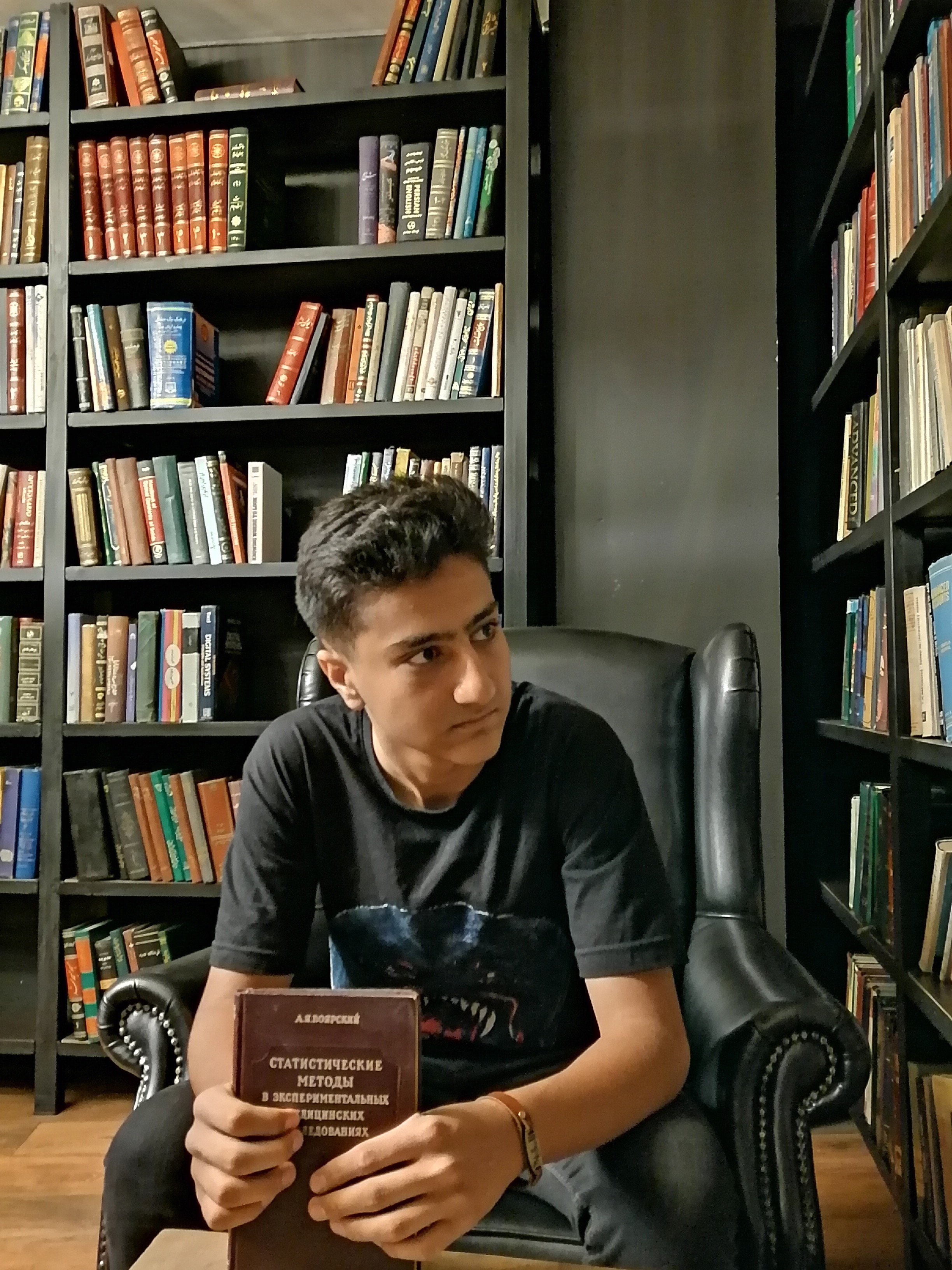 کافه کتاب فردریک